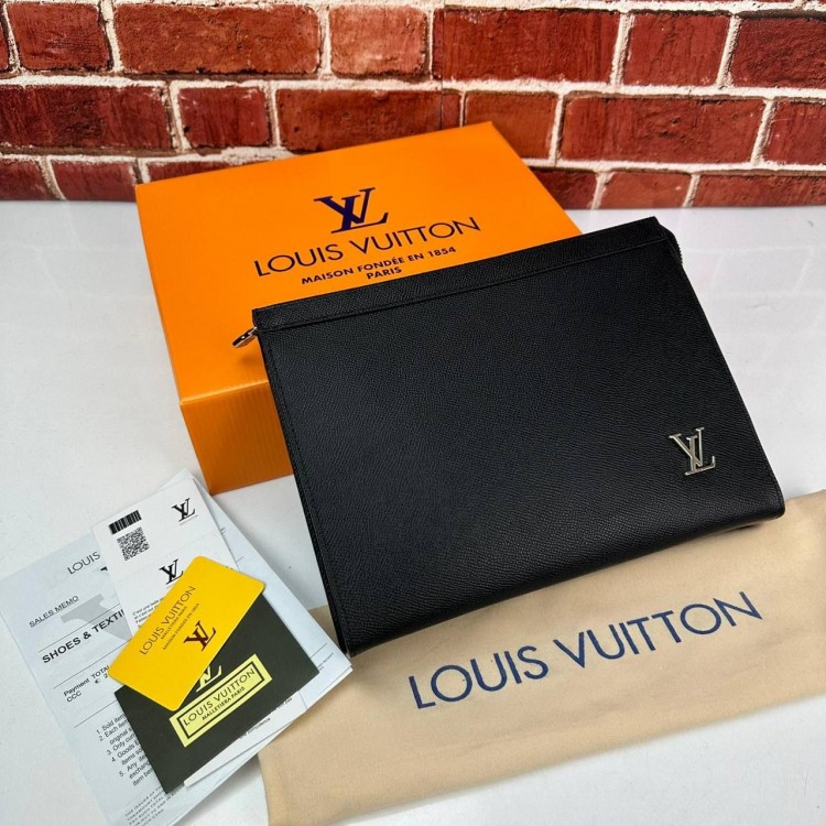 LOUİS VUİTTON POCHETTE VOYAGE TAİGA